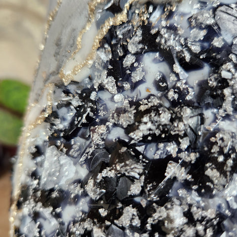 Black and White Flat Crystal Geode - LG Cylinder*Tall Black and White Flat Crystal Geode - LG Cylinder*Tall